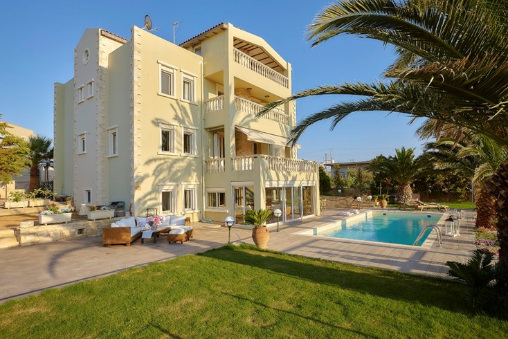 Realty photo 2