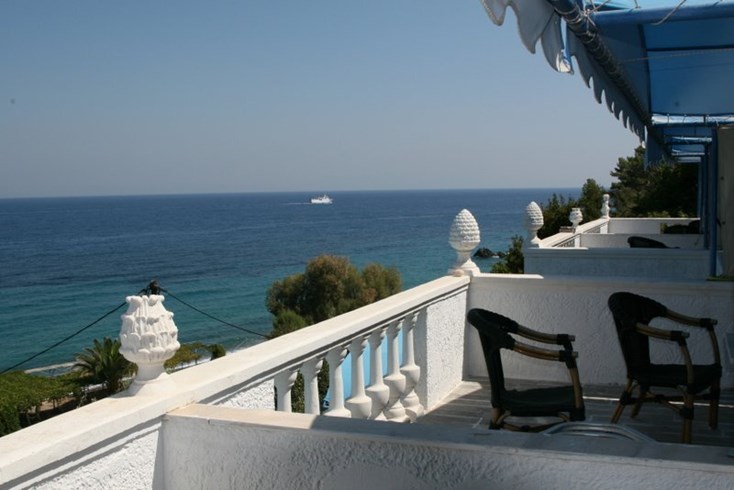 Realty photo 2