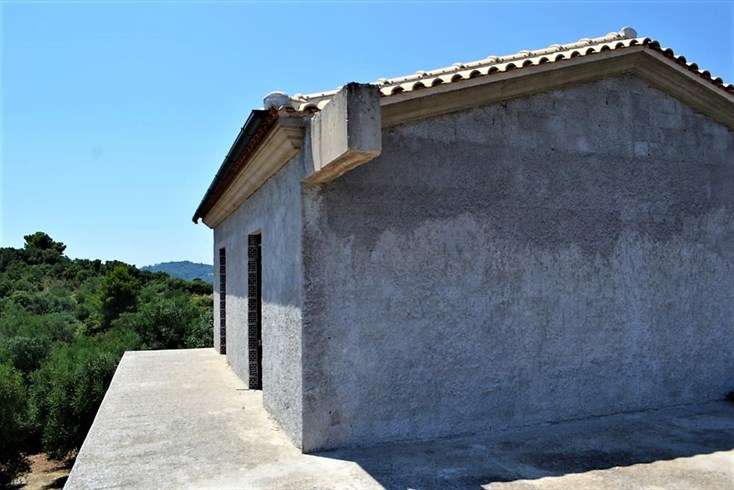 Realty photo 1