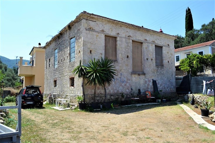 Realty photo 1