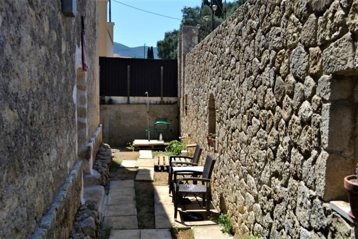 Realty photo 2