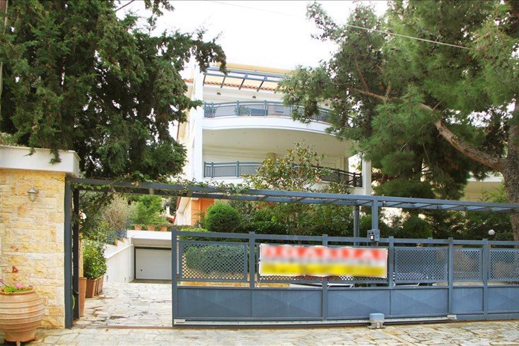 Realty photo 2