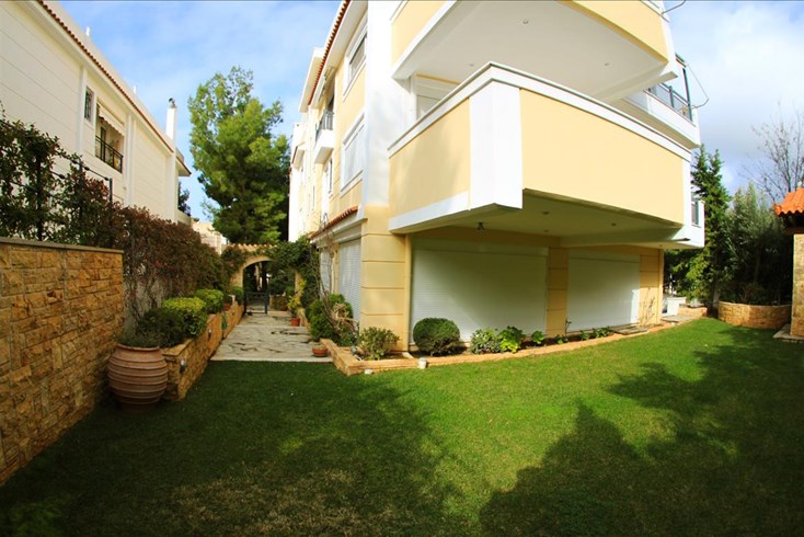 Realty photo 1