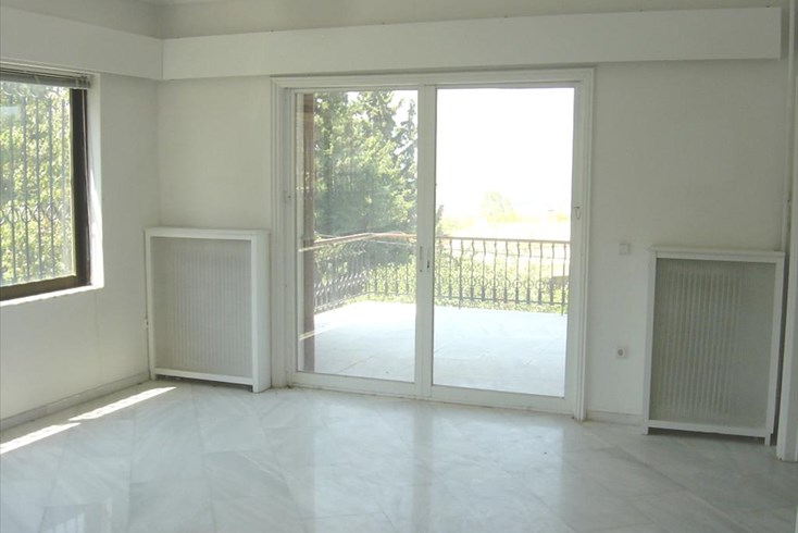 Realty photo 2