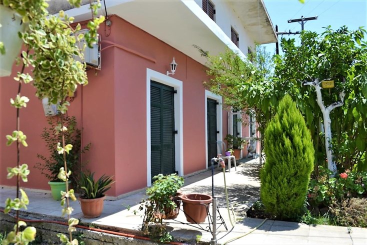 Realty photo 2