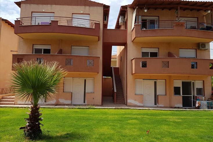 Realty photo 1