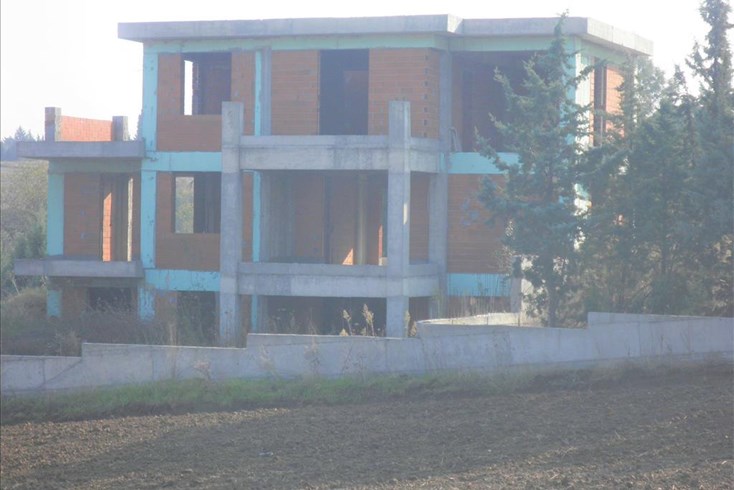 Realty photo 1