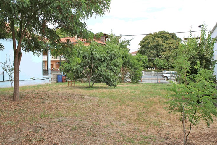 Realty photo 1
