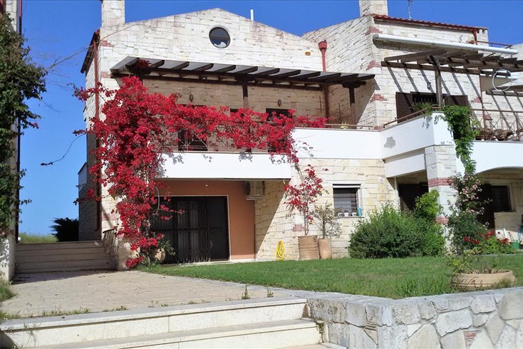 Realty photo 2