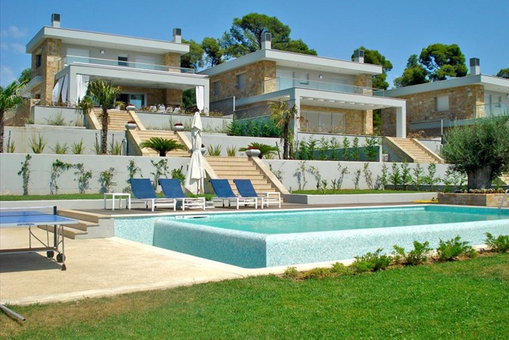 Realty photo 2