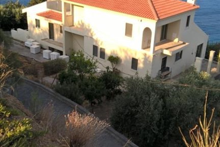 Realty photo 2