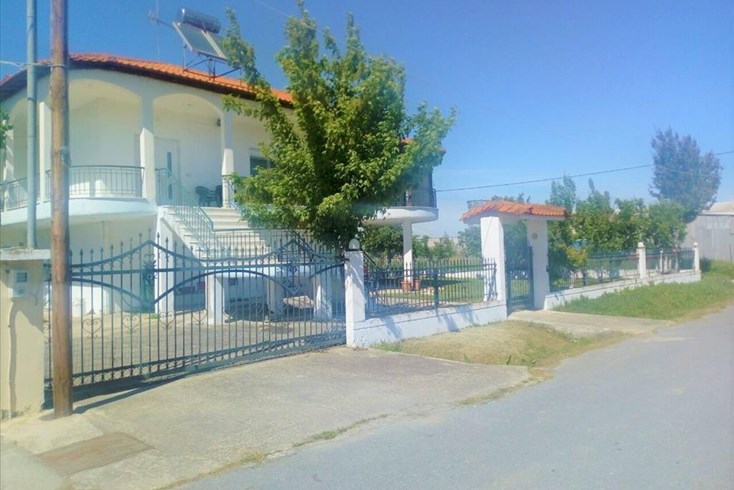 Realty photo 1