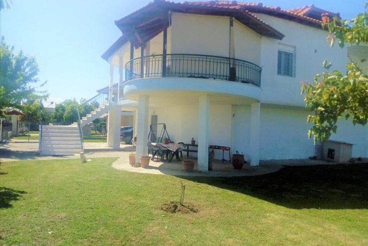 Realty photo 3