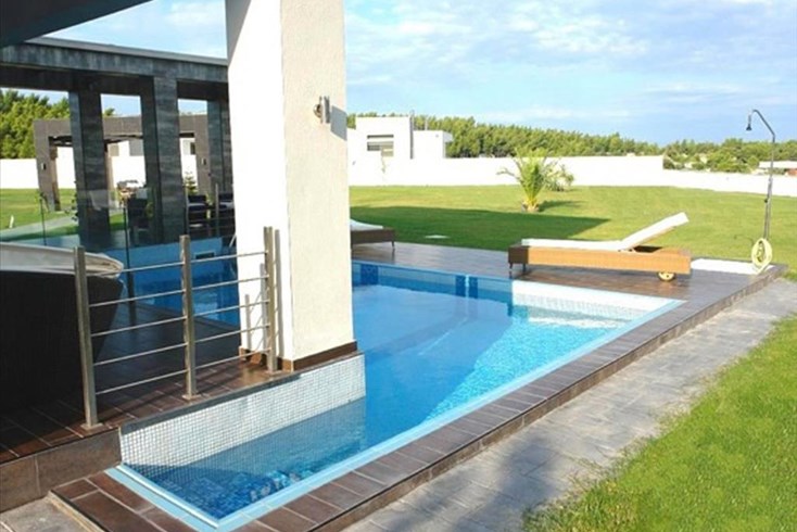 Realty photo 3