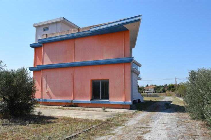 Realty photo 2