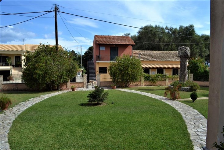 Realty photo 3