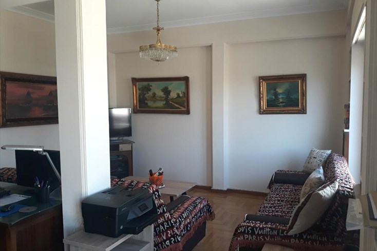 Realty photo 1