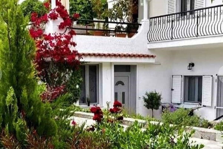 Realty photo 1
