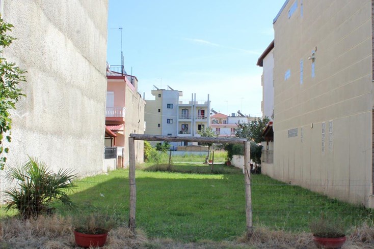Realty photo 2