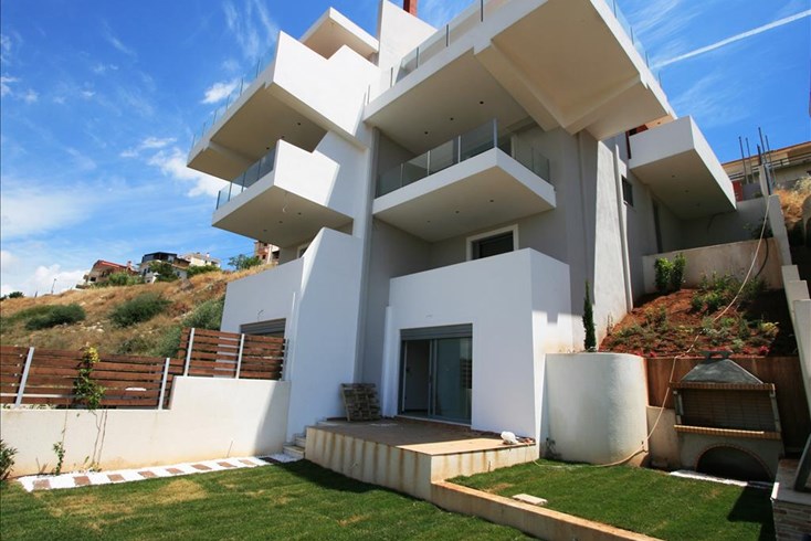 Realty photo 1