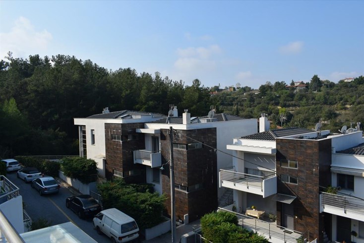 Realty photo 1