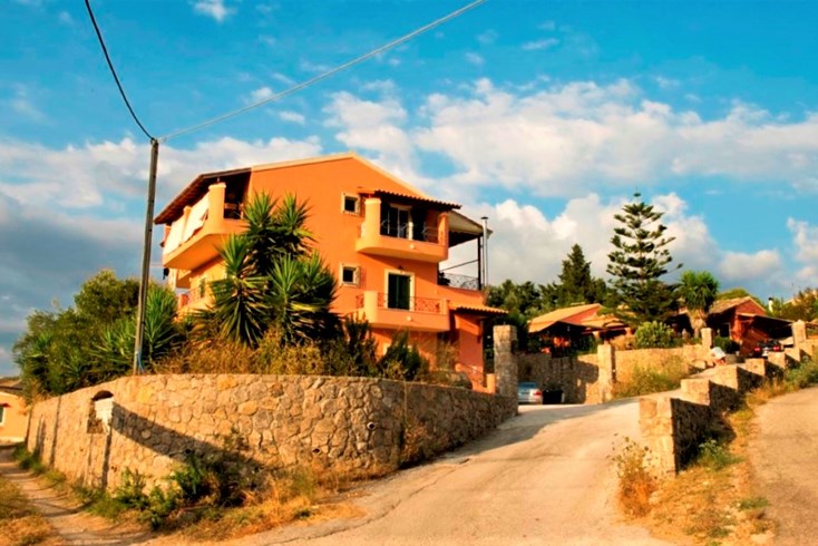 Realty photo 2