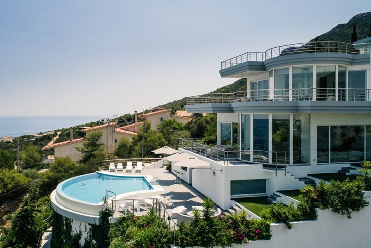 Realty photo 3