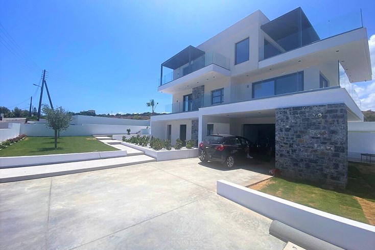 Realty photo 2
