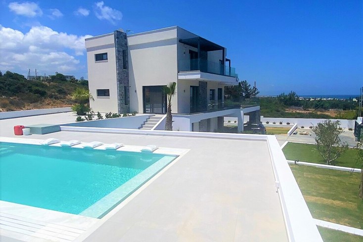 Realty photo 3