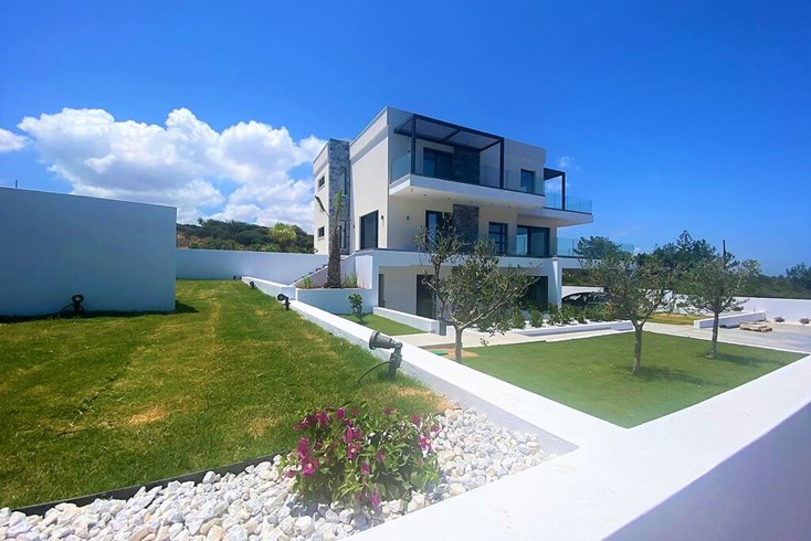 Realty photo 1