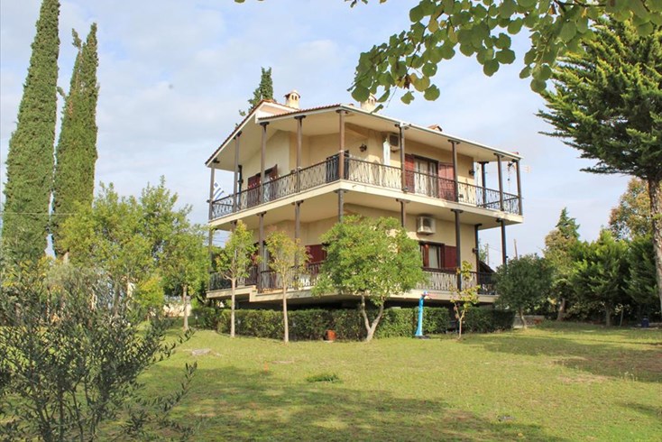 Realty photo 1