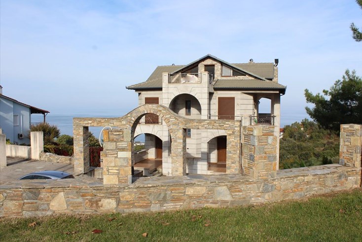 Realty photo 1