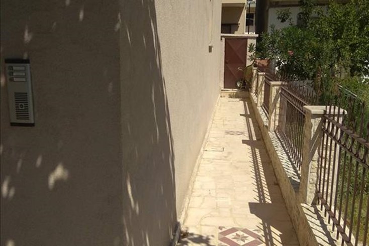 Realty photo 3