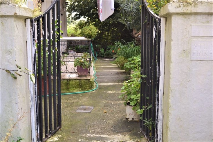 Realty photo 2