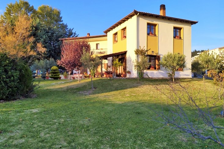 Realty photo 3