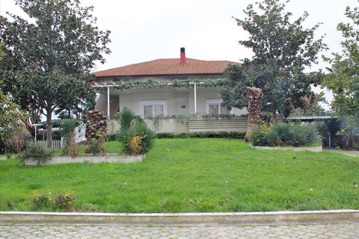 Realty photo 1