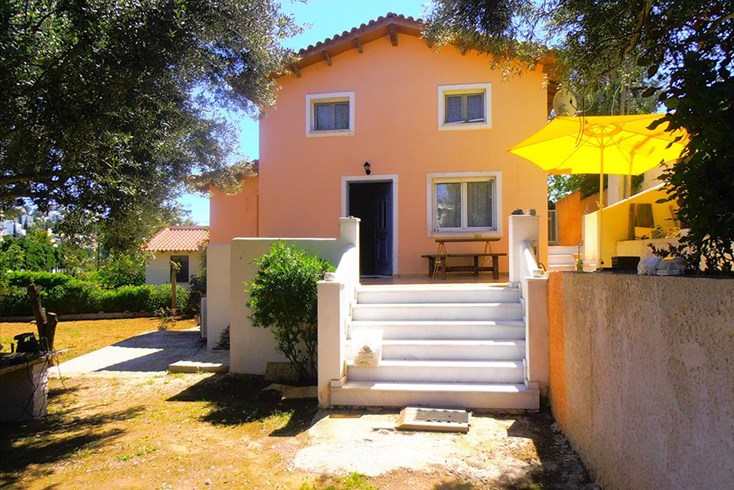 Realty photo 1