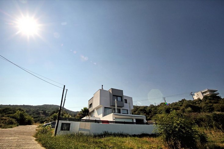 Realty photo 2