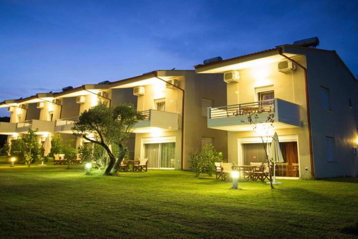 Realty photo 1