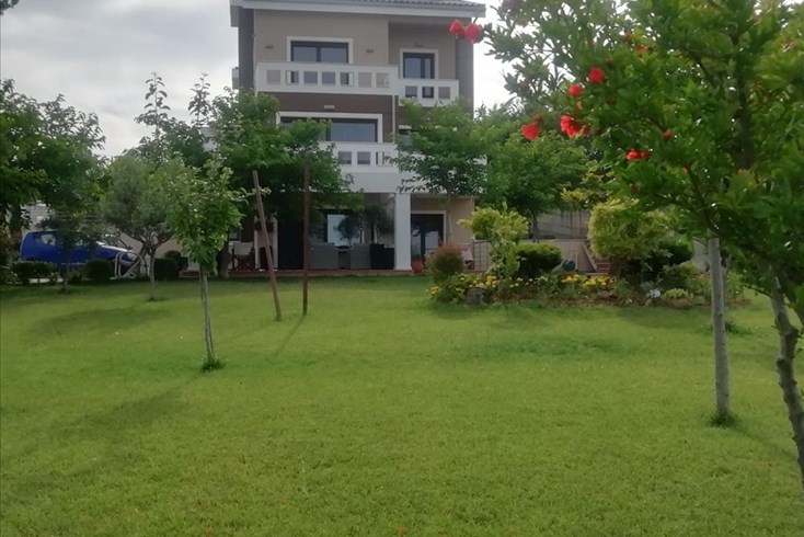 Realty photo 1