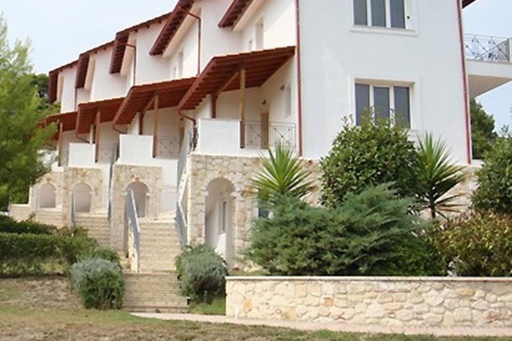 Realty photo 1