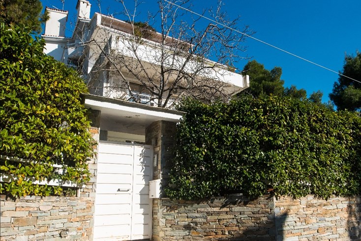 Realty photo 1