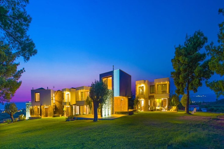 Realty photo 1