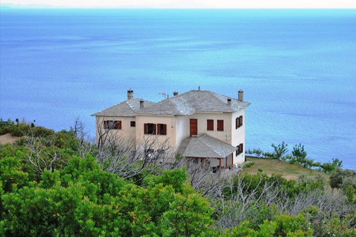 Realty photo 1