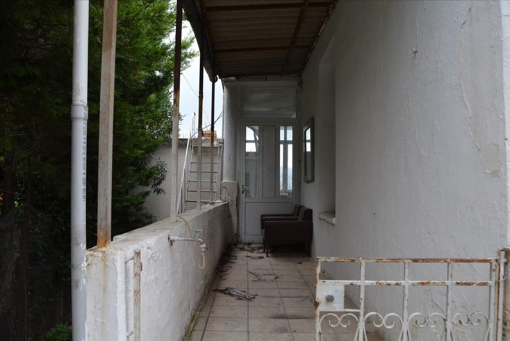 Realty photo 2
