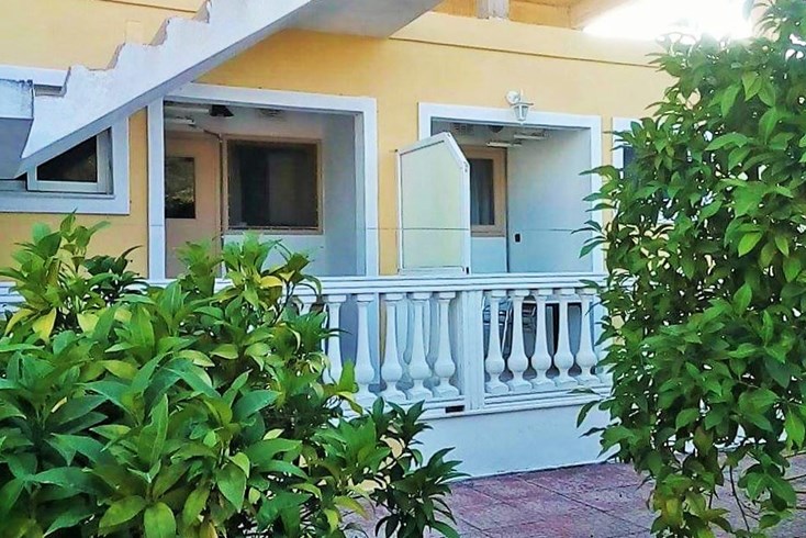 Realty photo 1