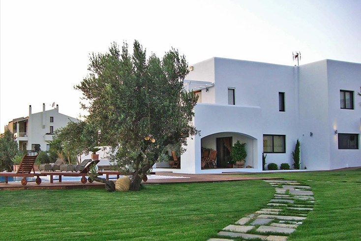 Realty photo 2