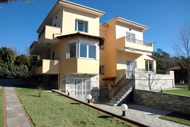 Realty photo 3