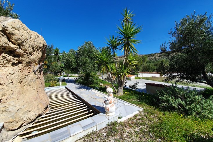 Realty photo 2