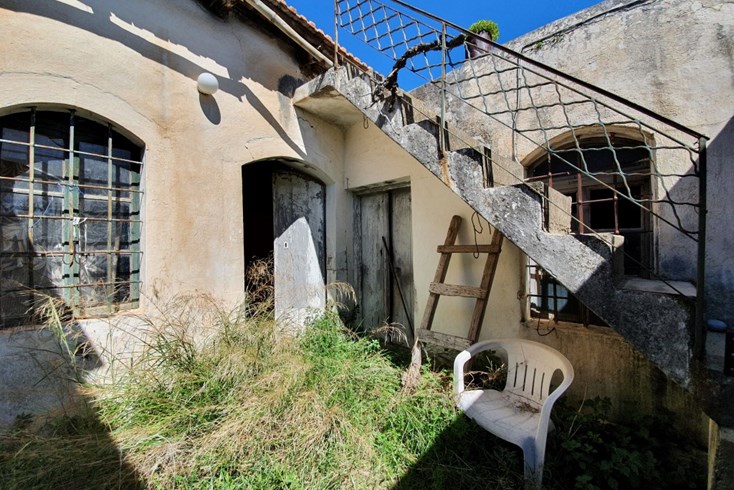 Realty photo 2